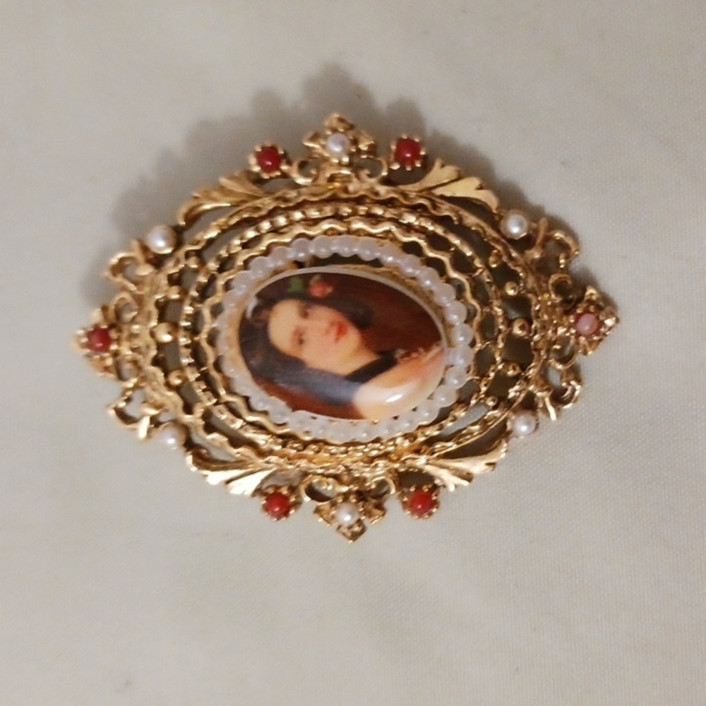 🎈VINTAGE Cameo Brooch Marked Art 2"x1.5"0 - Picture 2 of 7